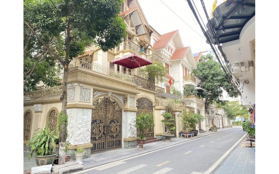 Bán gấp Biệt thự cầu giấy, ô tô vào nhà, 160m, 40 tỷ, có thang máy, chủ nhà bán kín
